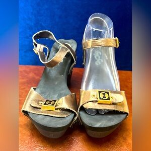 Flogg Platform Metallic Bronze Leather  Wood Stud Sandals Strappy Shoes Sz 8.5